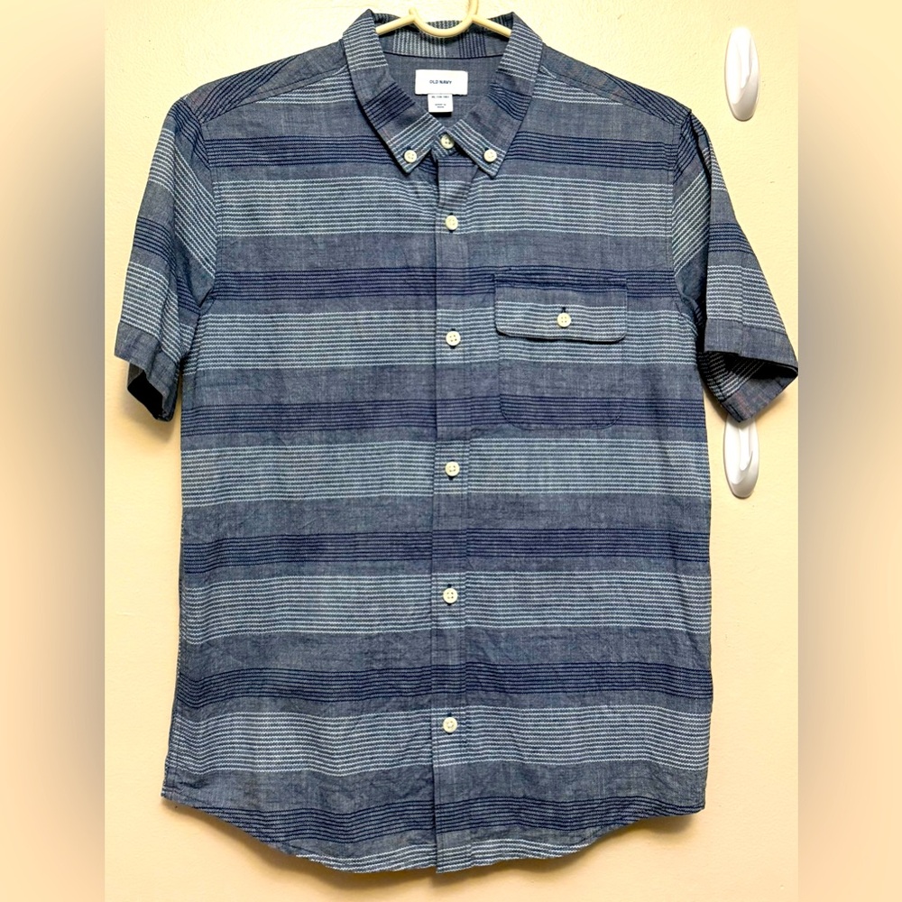 Old Navy boys button down like new.